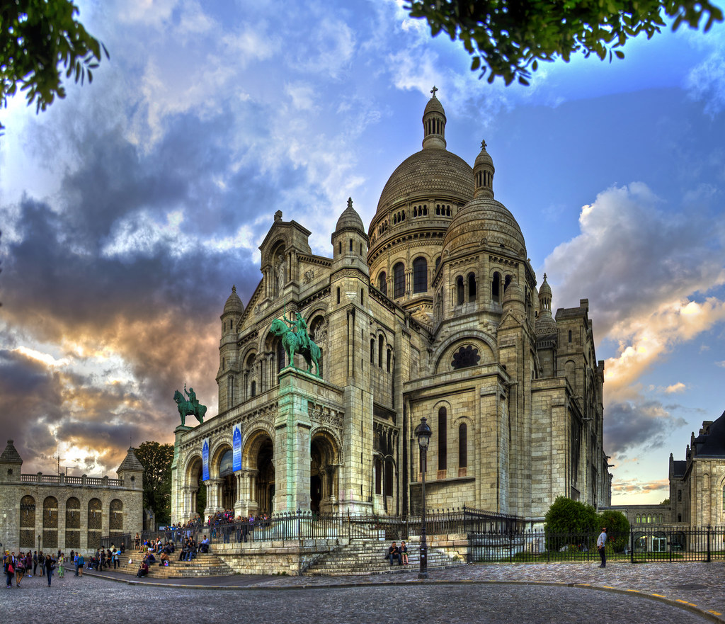 The Sacré-Cœur Basilica: Beyond the Love Locks of Montmartre The Sacré-Cœur Basilica: Beyond the Love Locks of Montmartre
